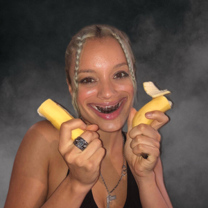 公车上拨开内裤进入青少年
